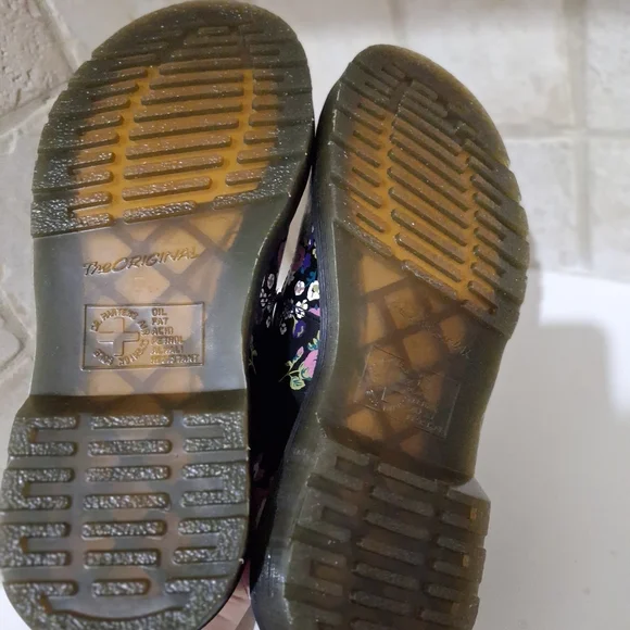 Dr. Martens Mary Jane Black Floral Buckle Shoes Size 6 NEW - Picture 6 of 6